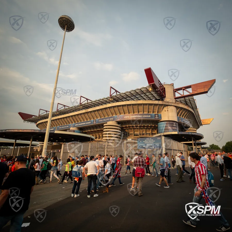 Llegada a San Siro durante UEFA Champions League 2015/16.