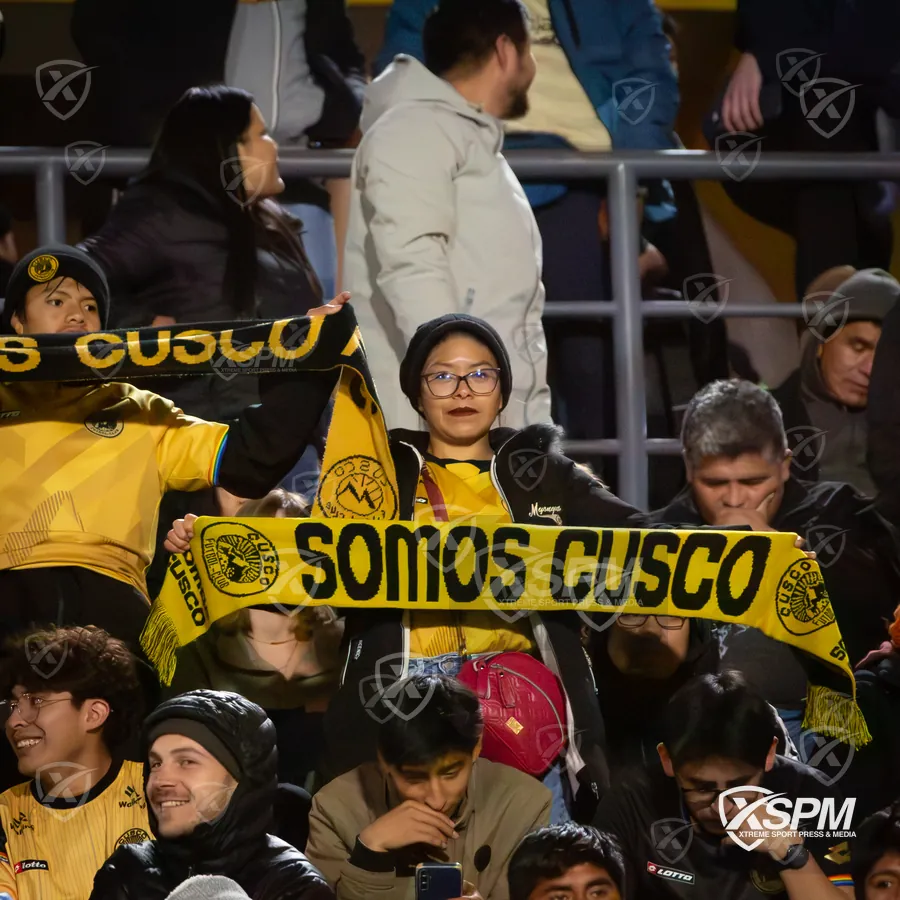 Afición de Cusco FC durante Liga 1 Perú · Torneo Clausura 2026.