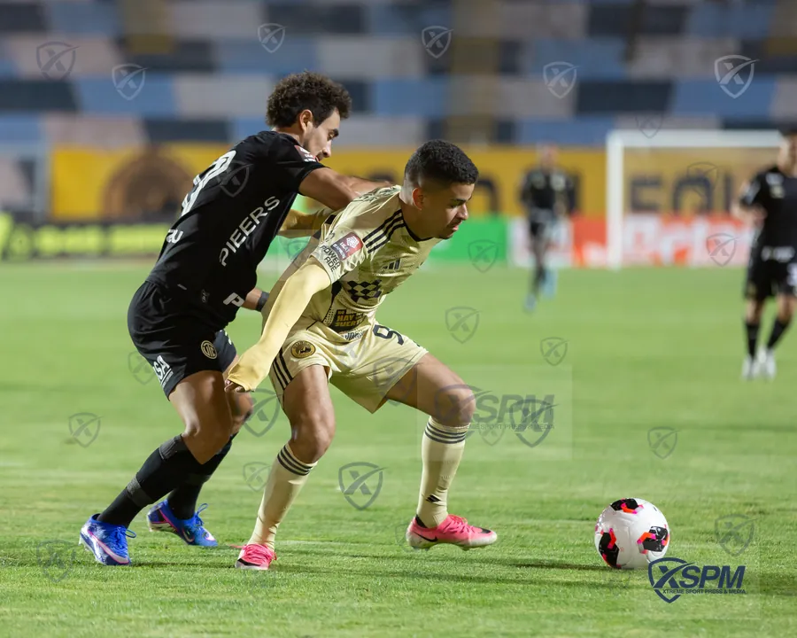 Disputa por el balón durante Liga 1 Perú · Torneo Clausura 2026.