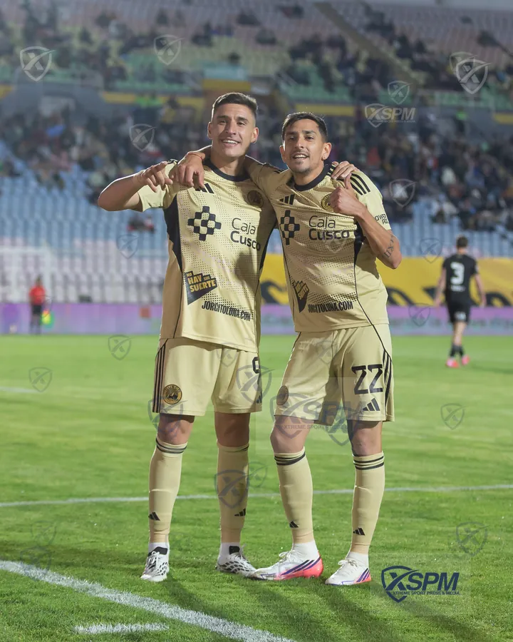 Celebración compartida durante Liga 1 Perú · Torneo Clausura 2026.