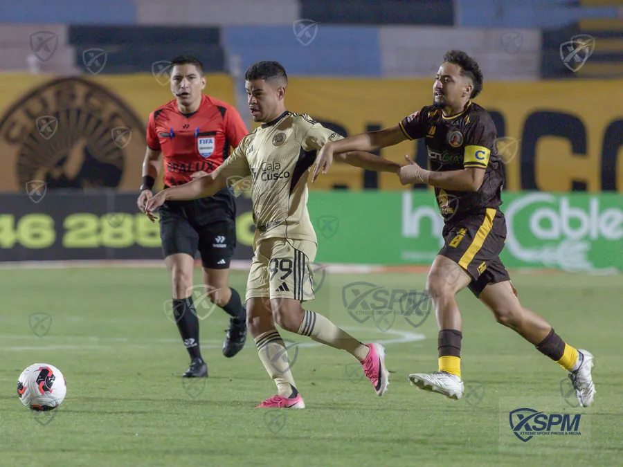 Acción de juego durante Cusco FC vs Juan Pablo II en Cusco, registro 43.