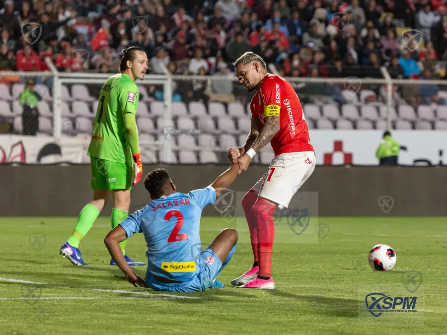 Respeto entre rivales durante Liga 1 Perú · Torneo Clausura 2026.